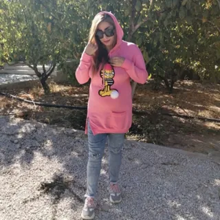 هودی کلاهدار زیبا