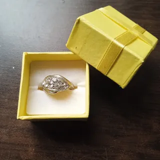 انگشتر نگین دار