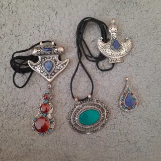 اویز و گردنبند وارداتی