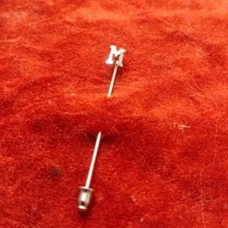 سنجاق سینه قدیمی