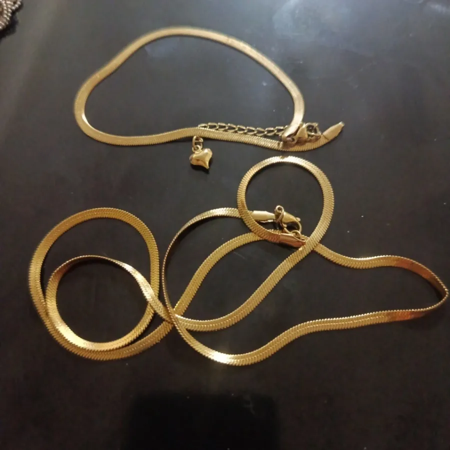 گردنبند و پابند