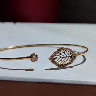 دستبند بنگل طرح برگ