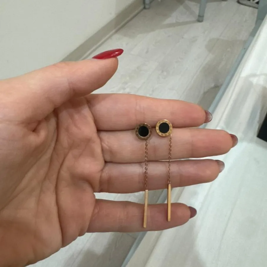 گوشواره های میخی