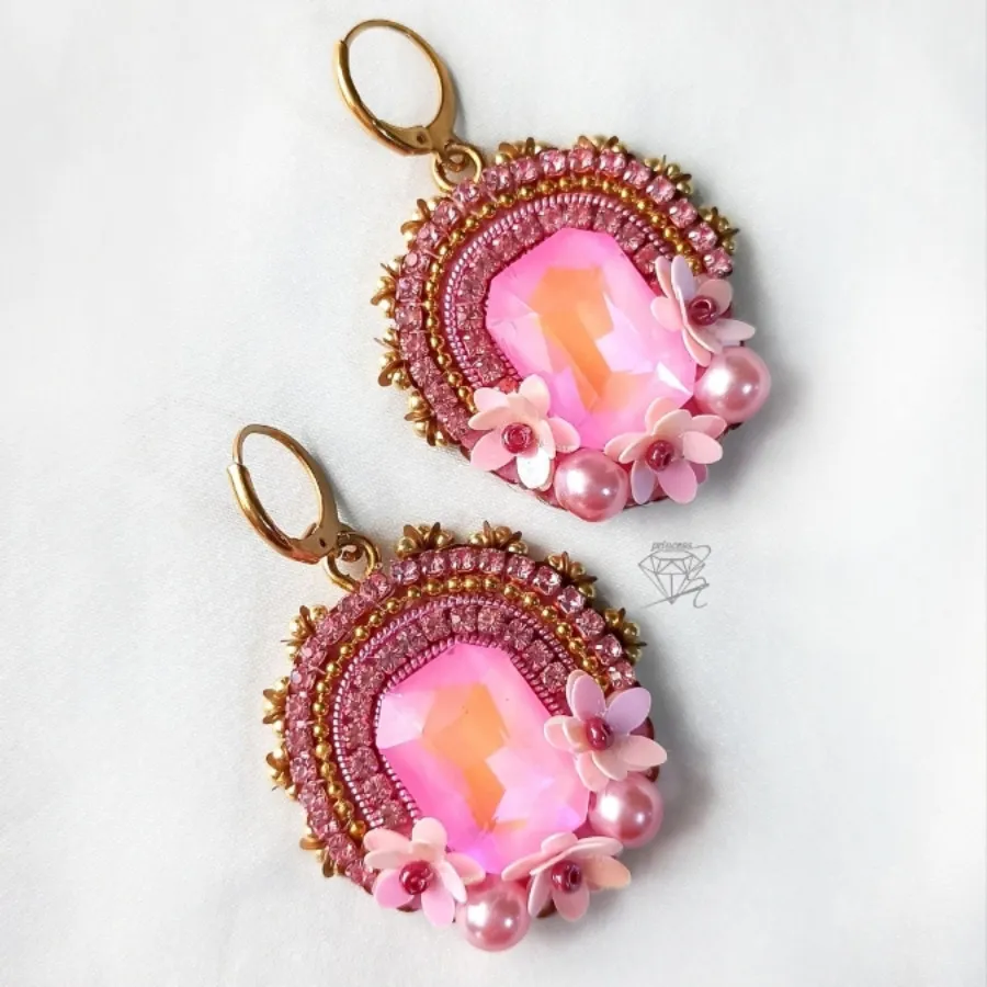 گوشواره جواهردوزی صورتی