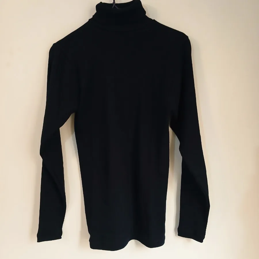 بلوزبافت یقه‌اسکی سرمه‌ای