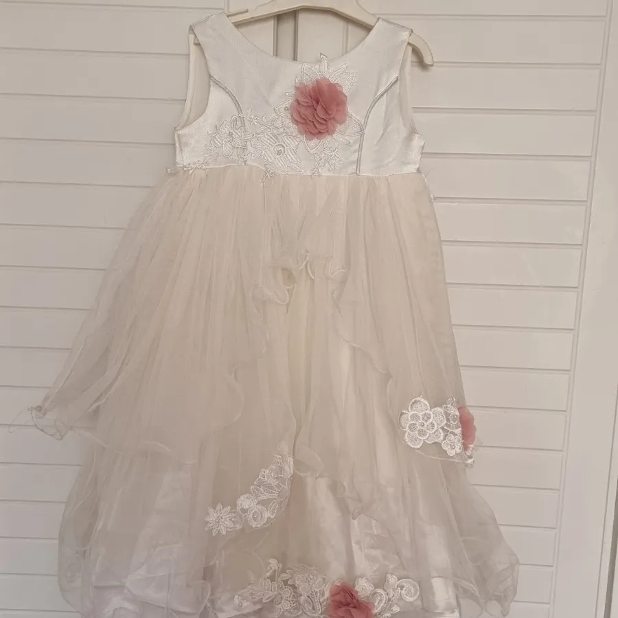 پیراهن دخترانه