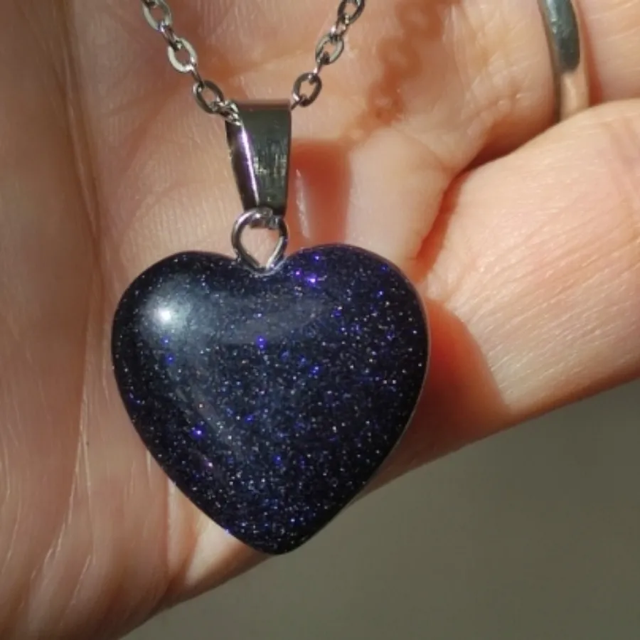 گردنبندقلب سورمه ای اکلیل