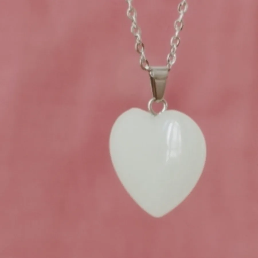 گردنبند زیبای قلب سنگی