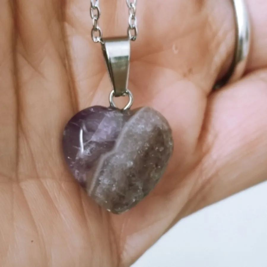 گردنبند زیبای قلب سنگی