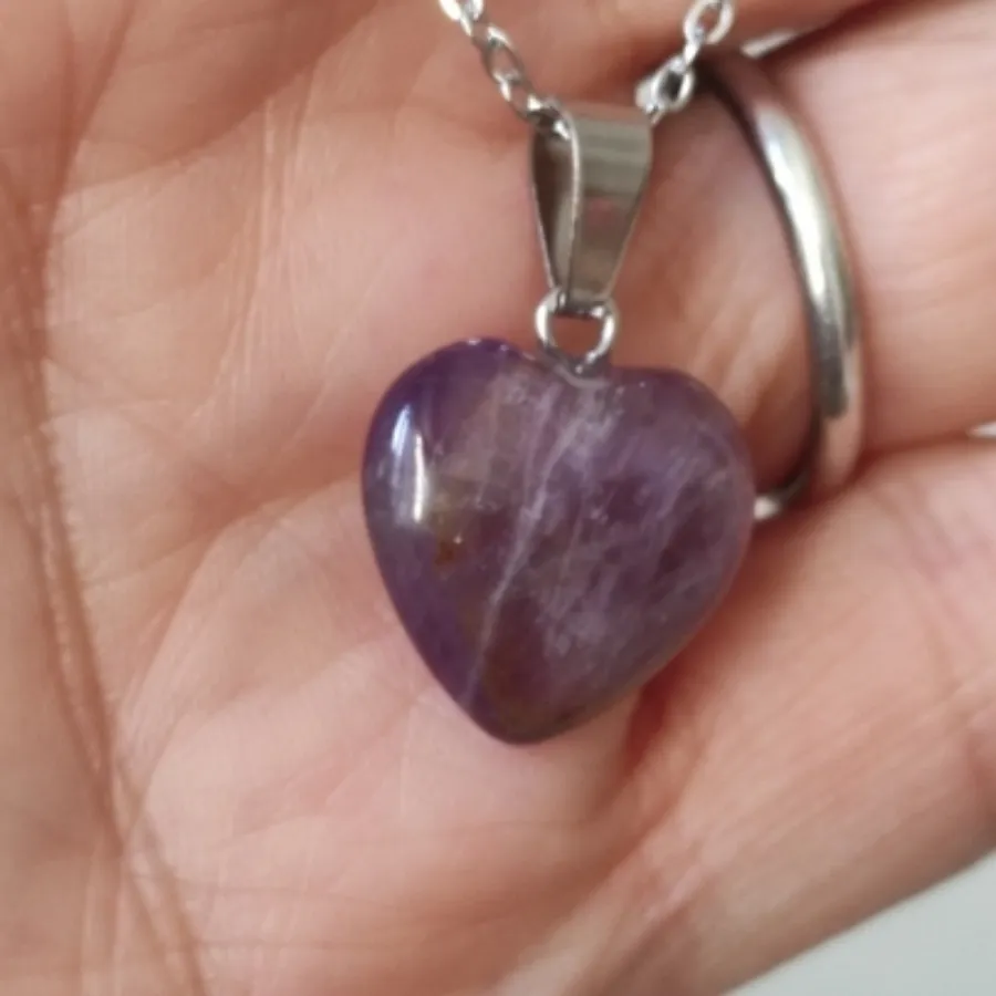 گردنبند زیبای قلب سنگی