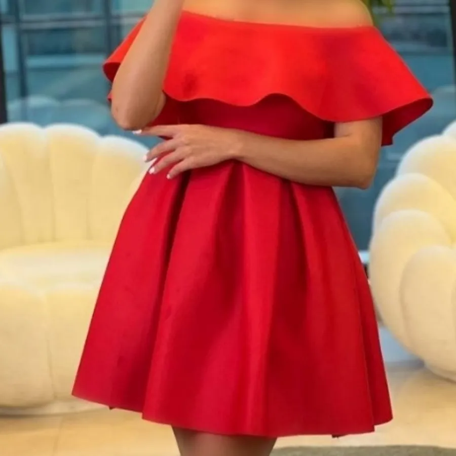 لباس عروسکی قرمز