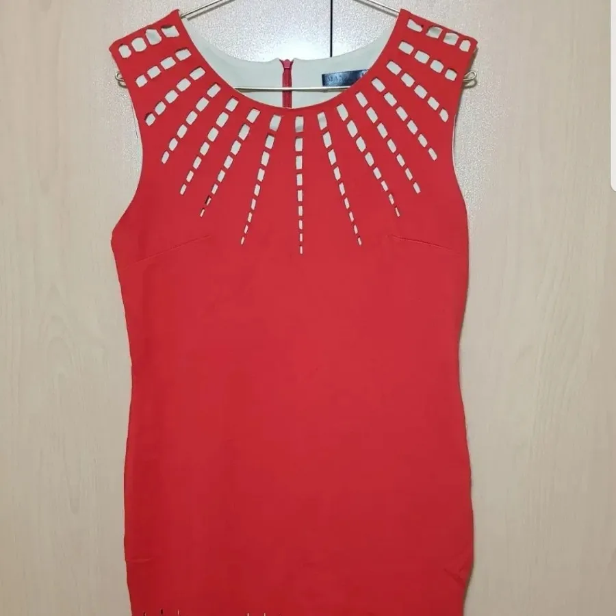 پیراهن قرمز