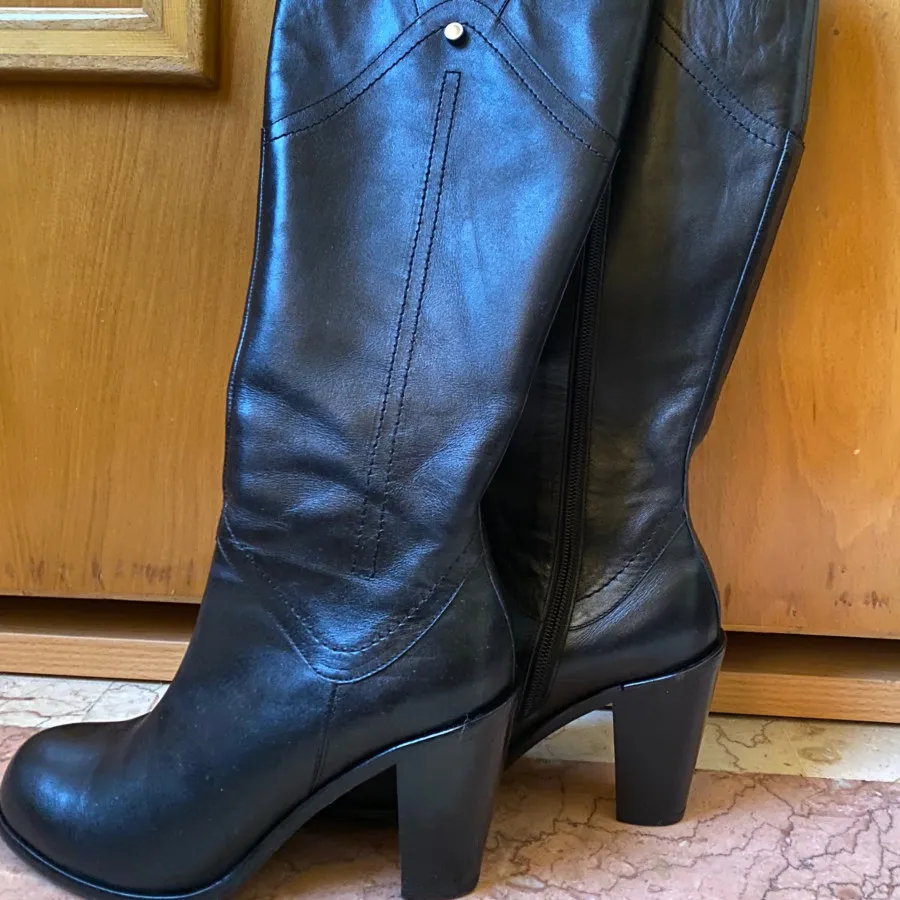 بوت چرم بلند پاشنه دار