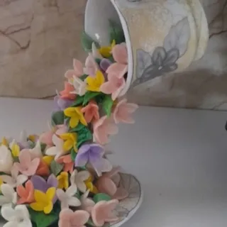 فنجان گل آبشاری