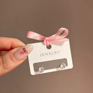 گوشواره میخی