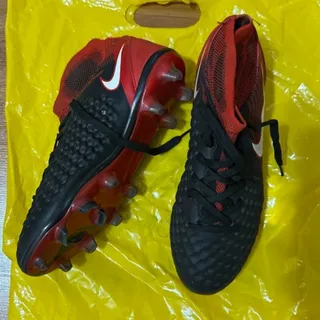 کفش فوتبال نایک مجیستا او