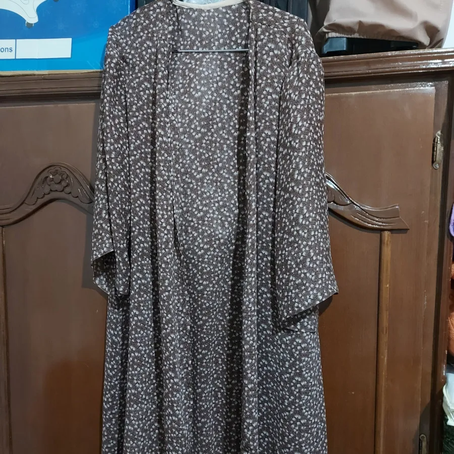 رویه قهوه‌ای گلدار زیبا