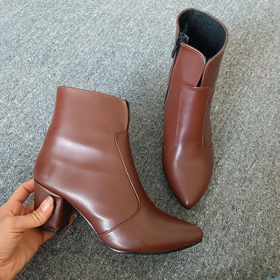 بوت قهوه ای