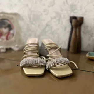 کفش پاشنه مثلثی