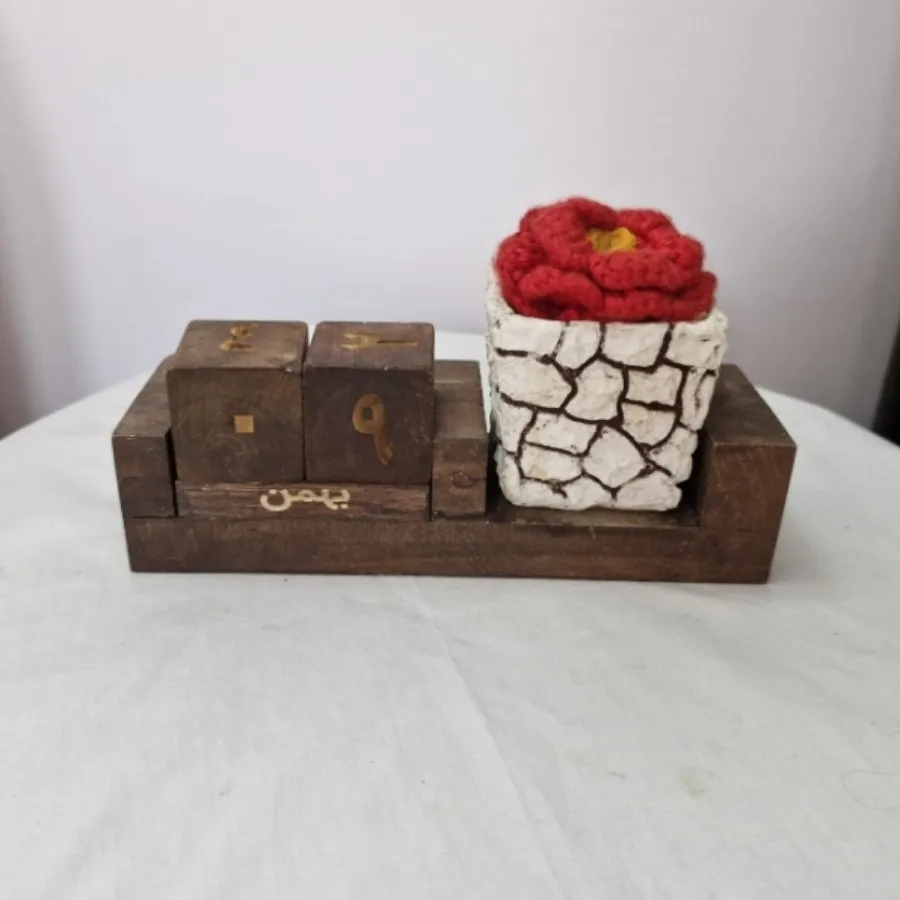 تقویم رومیزی چوبی