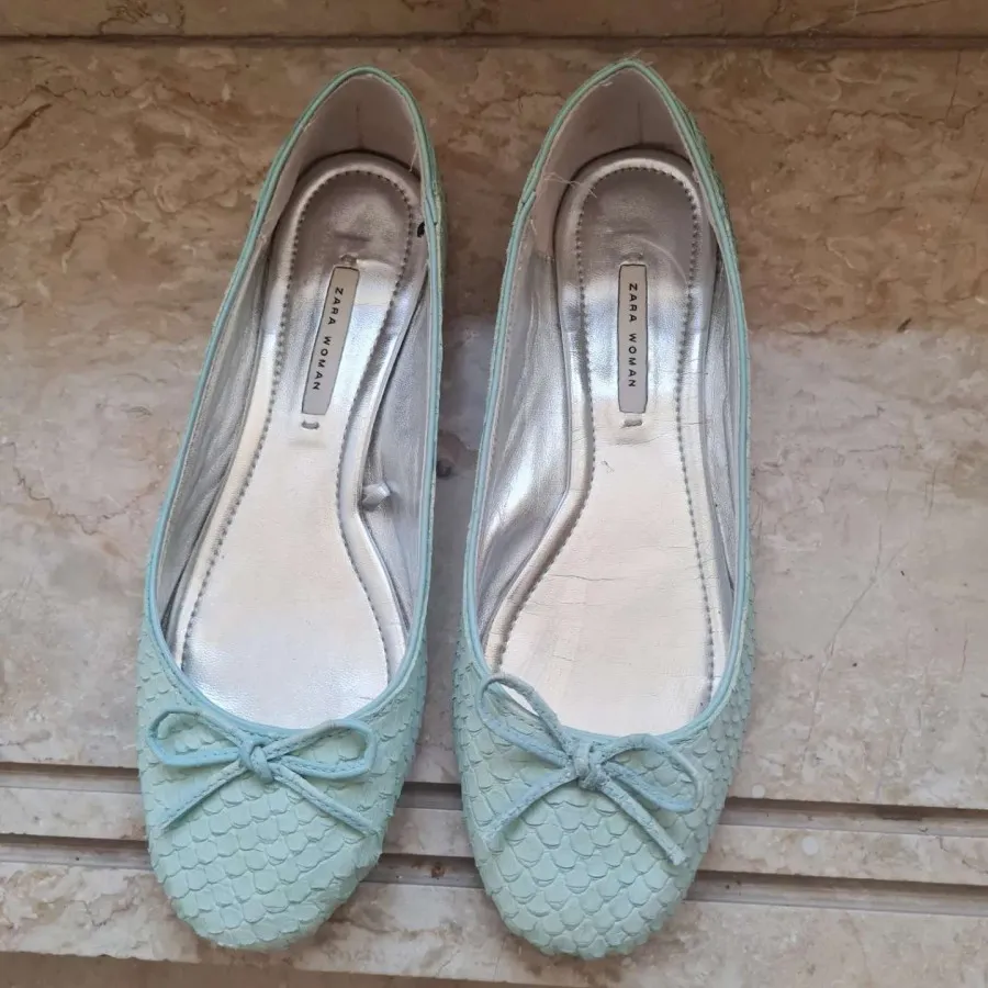 کفش آبی کمرنگ