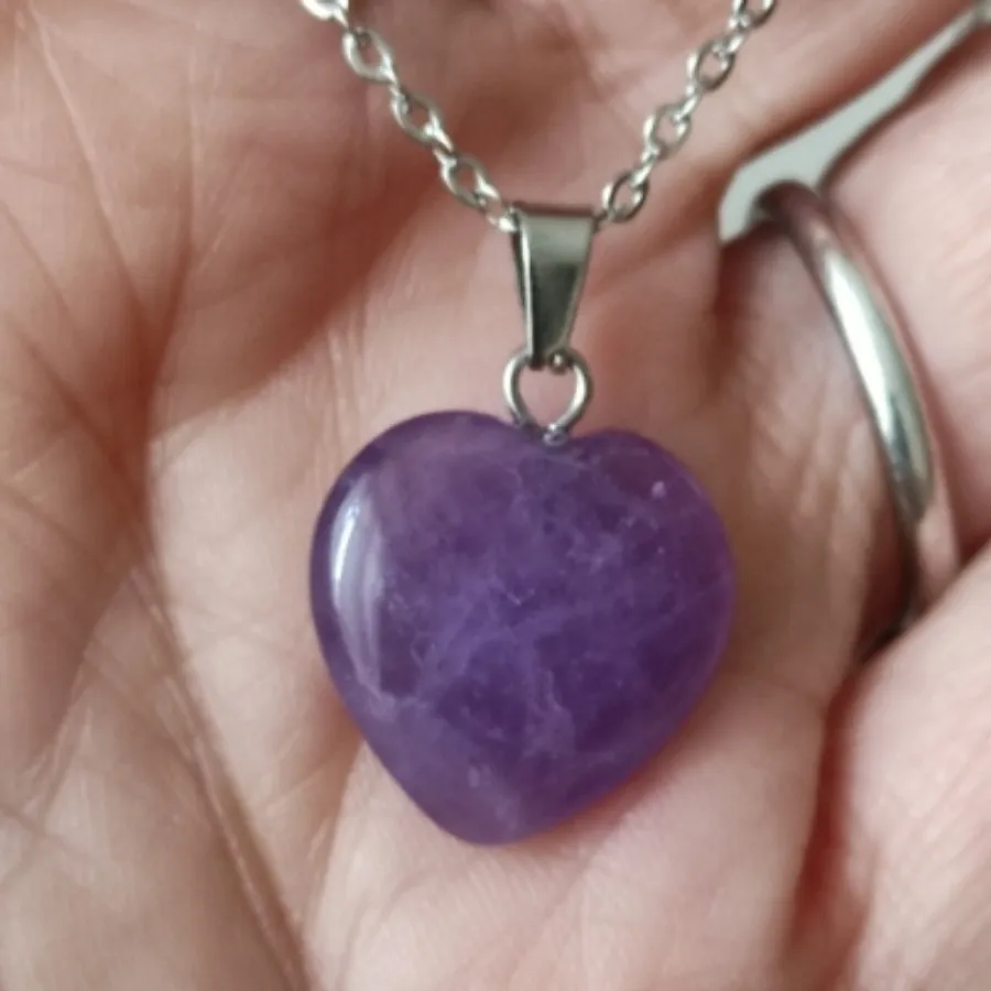 گردنبند زیبای قلب سنگی