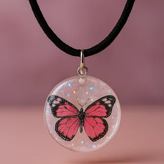 گردنبند رزینی پروانه سفید