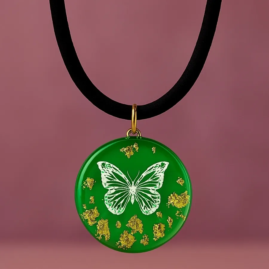 گردنبند رزینی پروانه سبز