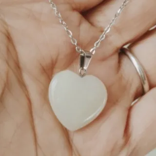 گردنبند زیبای قلب سنگی