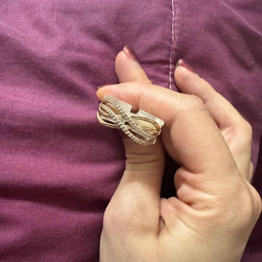 انگشتر طلایی