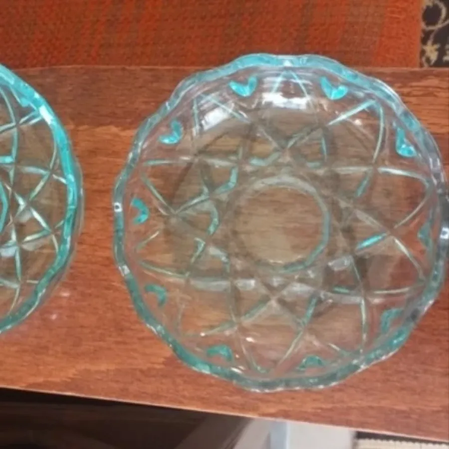 پیاله های کریستال آبی