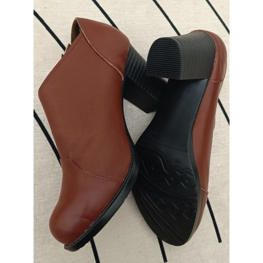 کفش اصل نوی نو عسلی