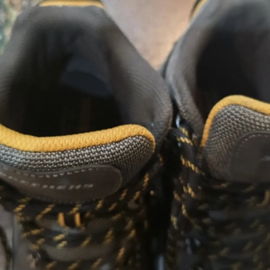 کفش اسکیچرز