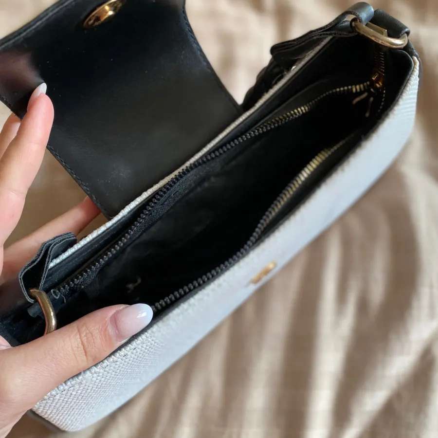 کیف سفید مشکی