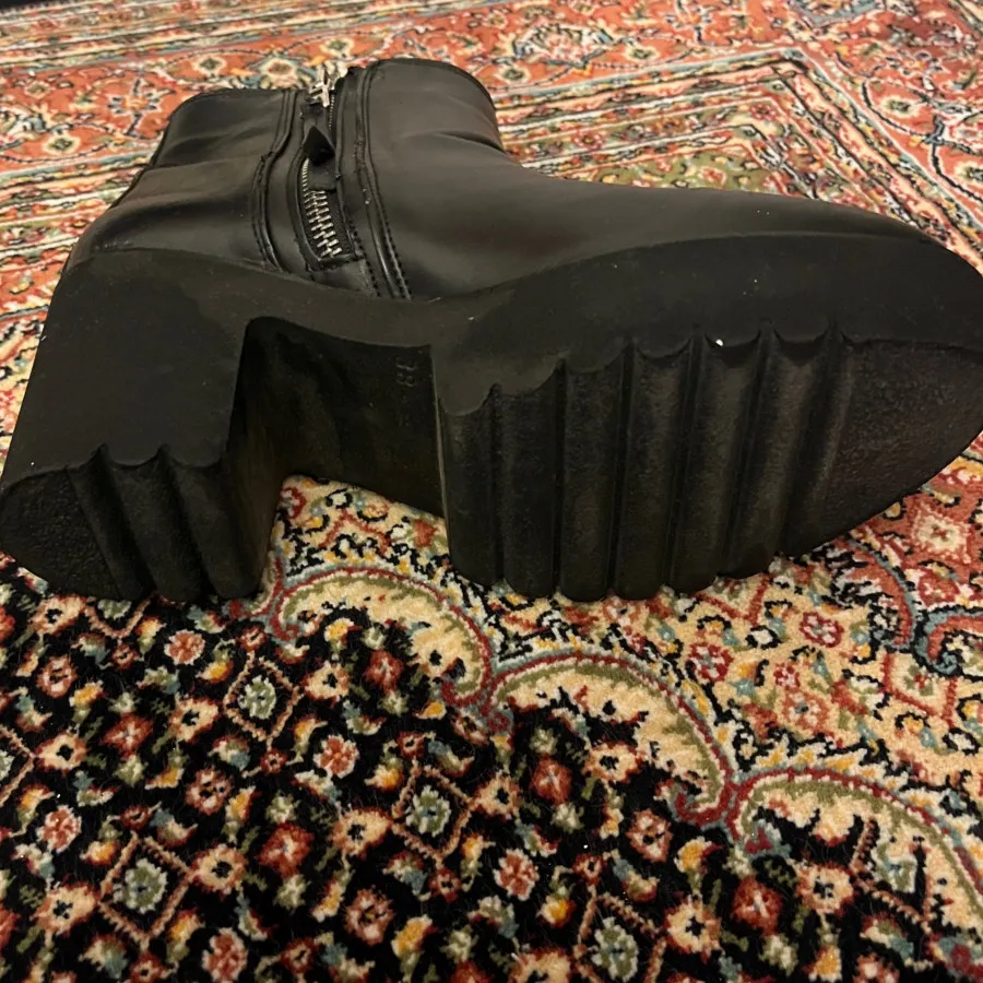 نیم بوت چرم زنانه