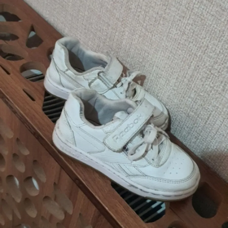 کتونی سفید دخترانه