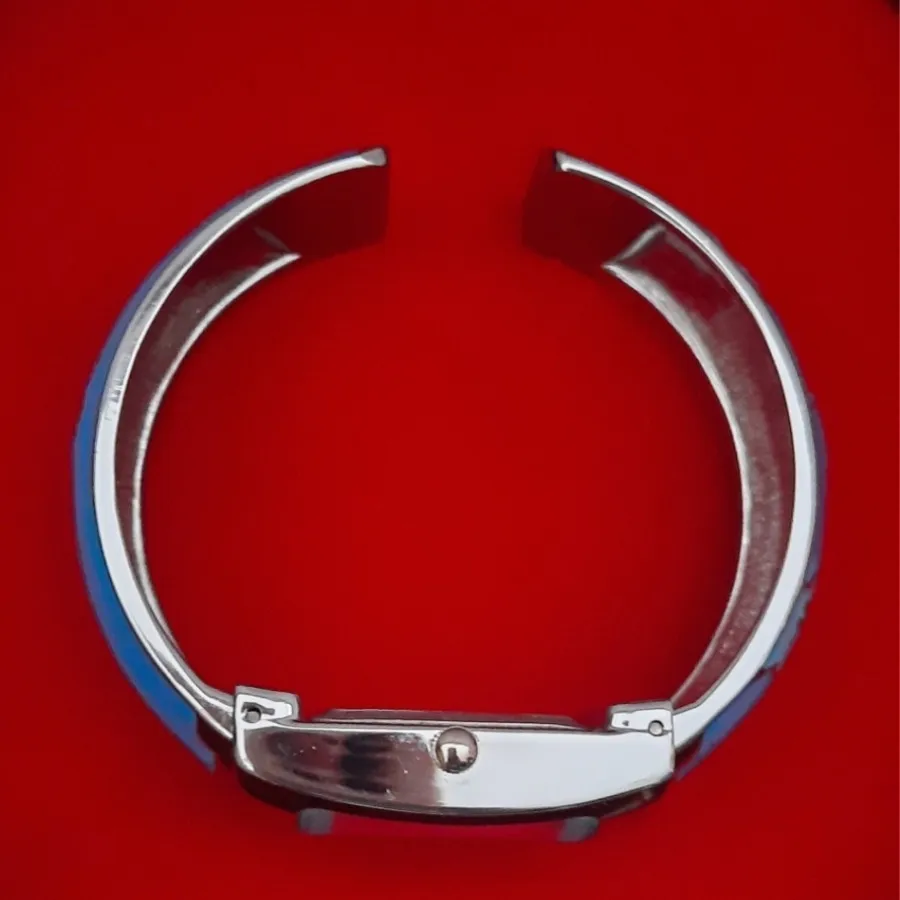 ساعت النگویی