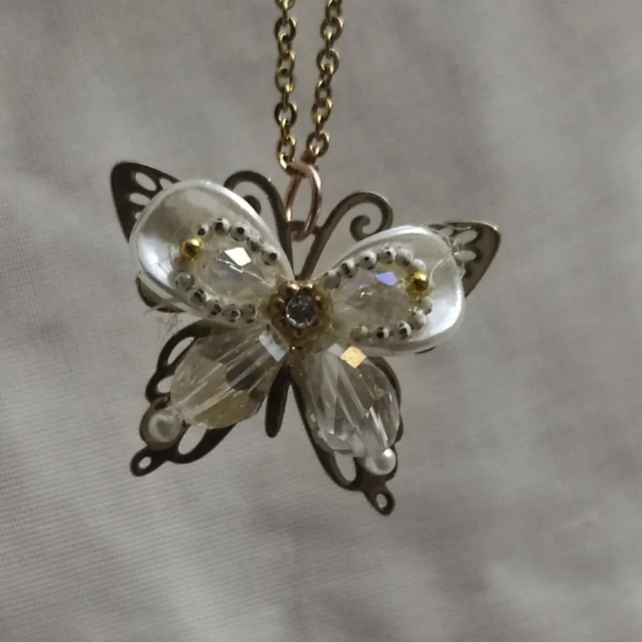 گردنبند زیبا وظریف پروانه