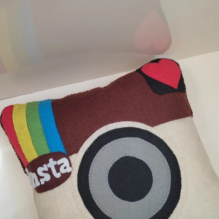 کوسن لوگو اینستا