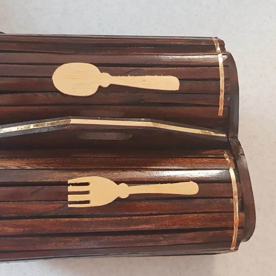 جای قاشق و چنگال چوبی