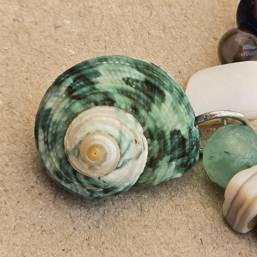 گردنبند سبز و صورتی