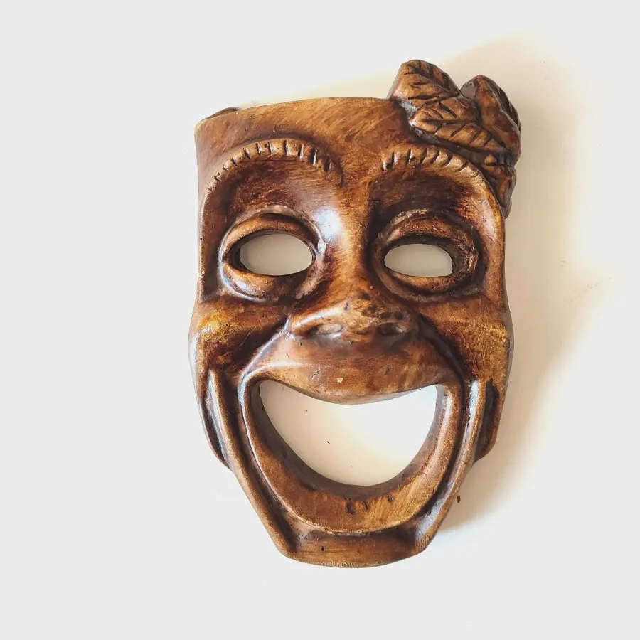 مجسمه دیواری لبخند و گریه