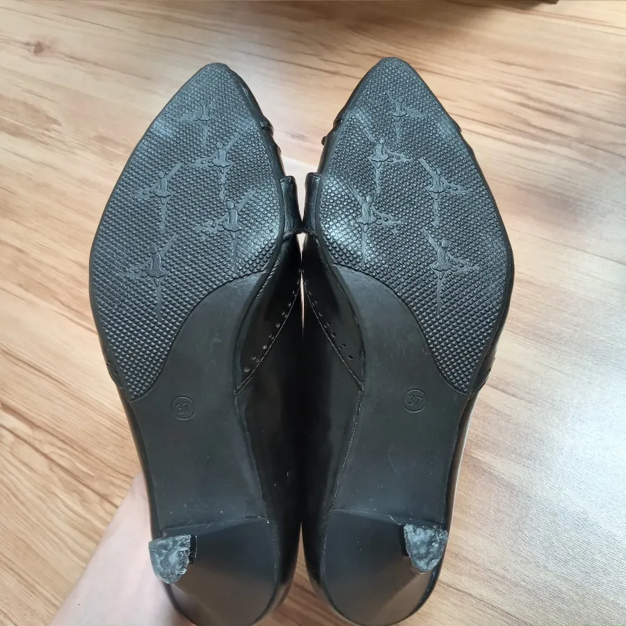 کفش مشکی پاشنه دار