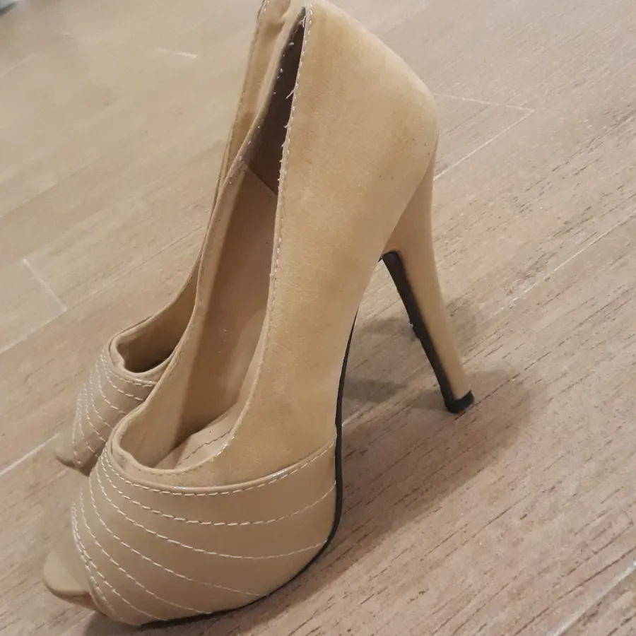 کفش پاشنه 10 رنگ کرم 36