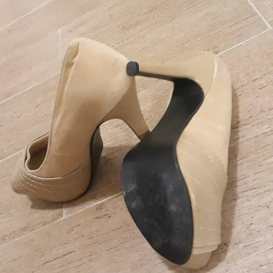 کفش پاشنه 10 رنگ کرم 36