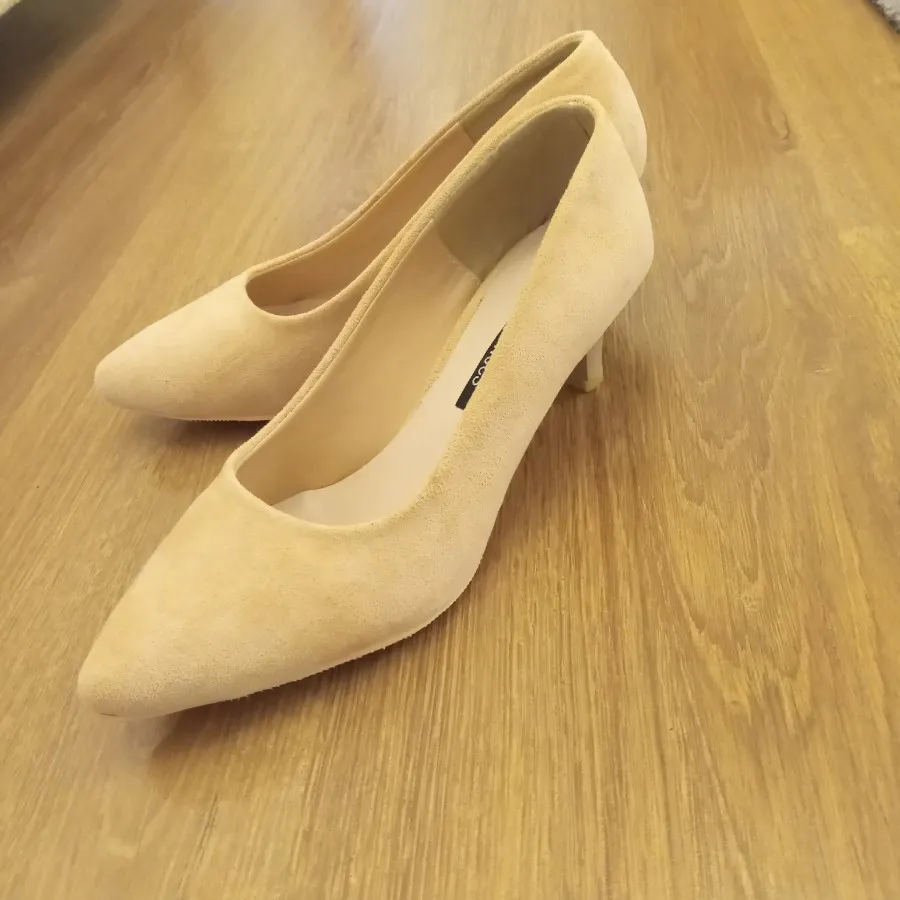 کفش کرمی پاشنه دار