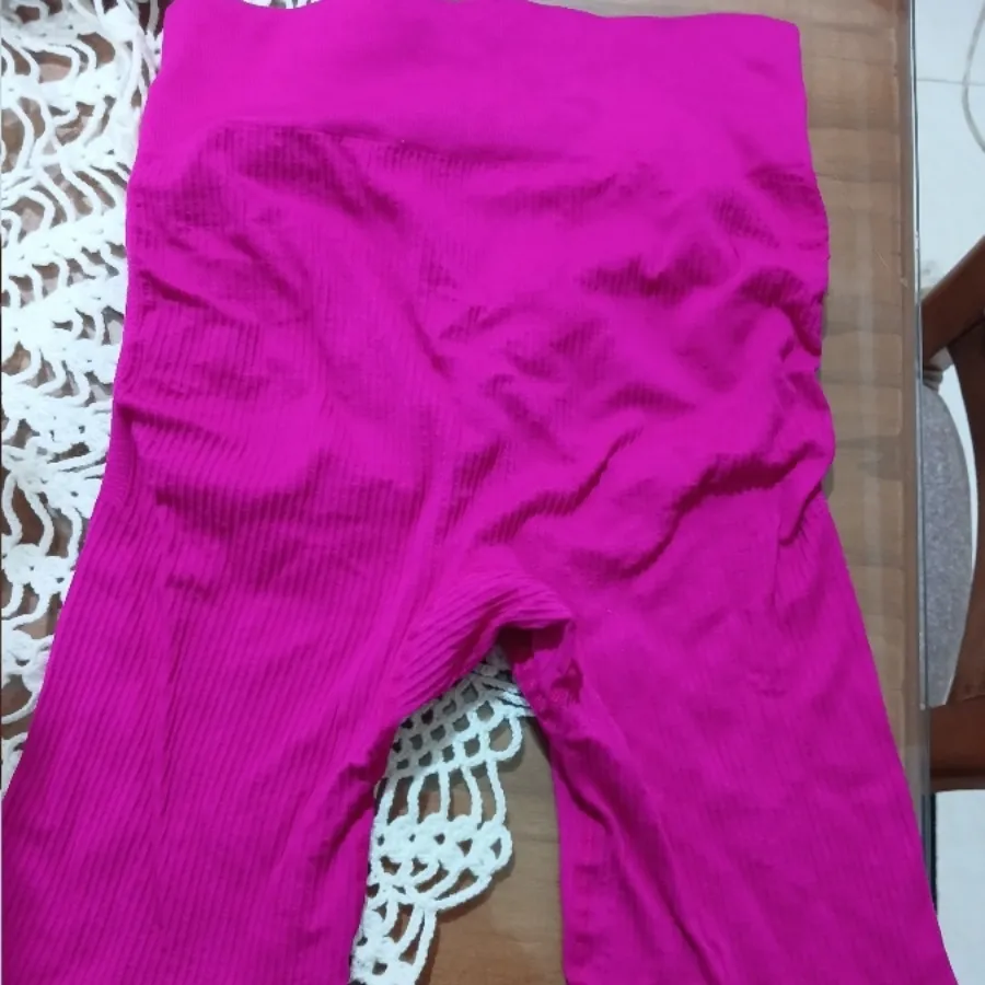 شلوارک نیم تنه تو