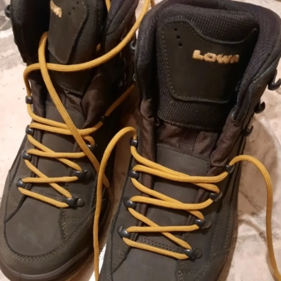 کفش کوه برند lowa