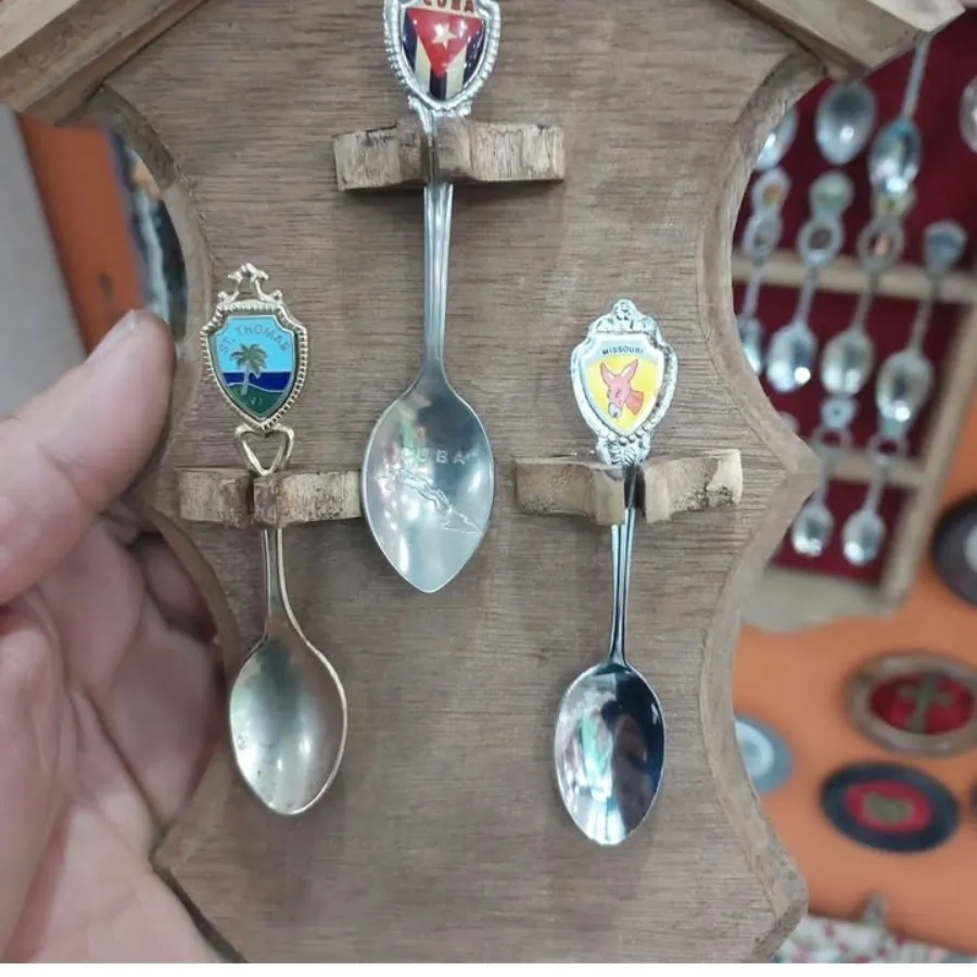 استند یا شلف های قاشق