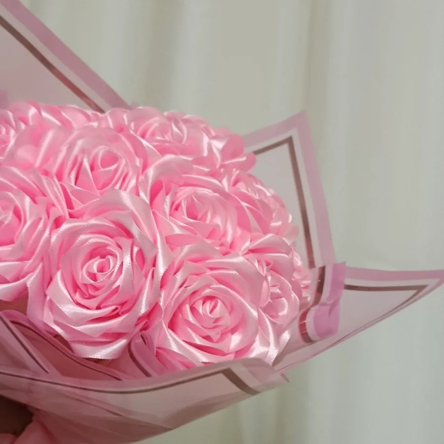 گل رز روبانی